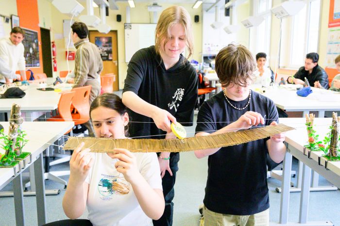 Schüler machen ein Experiment
